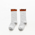 Gute Qualität gestreifte Schlauchsocken Mid Calf Crew Socken für Mädchen